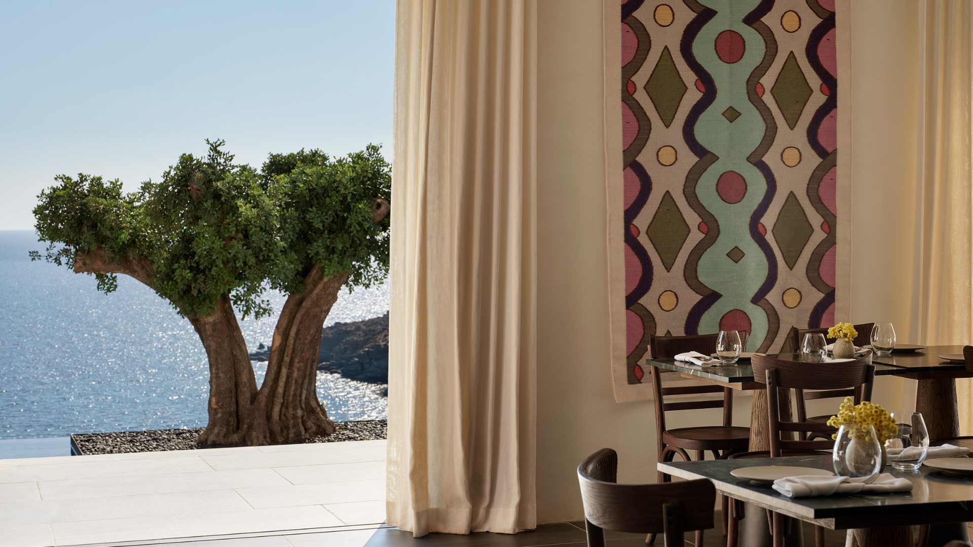 eos-bar-restaurant.jpg